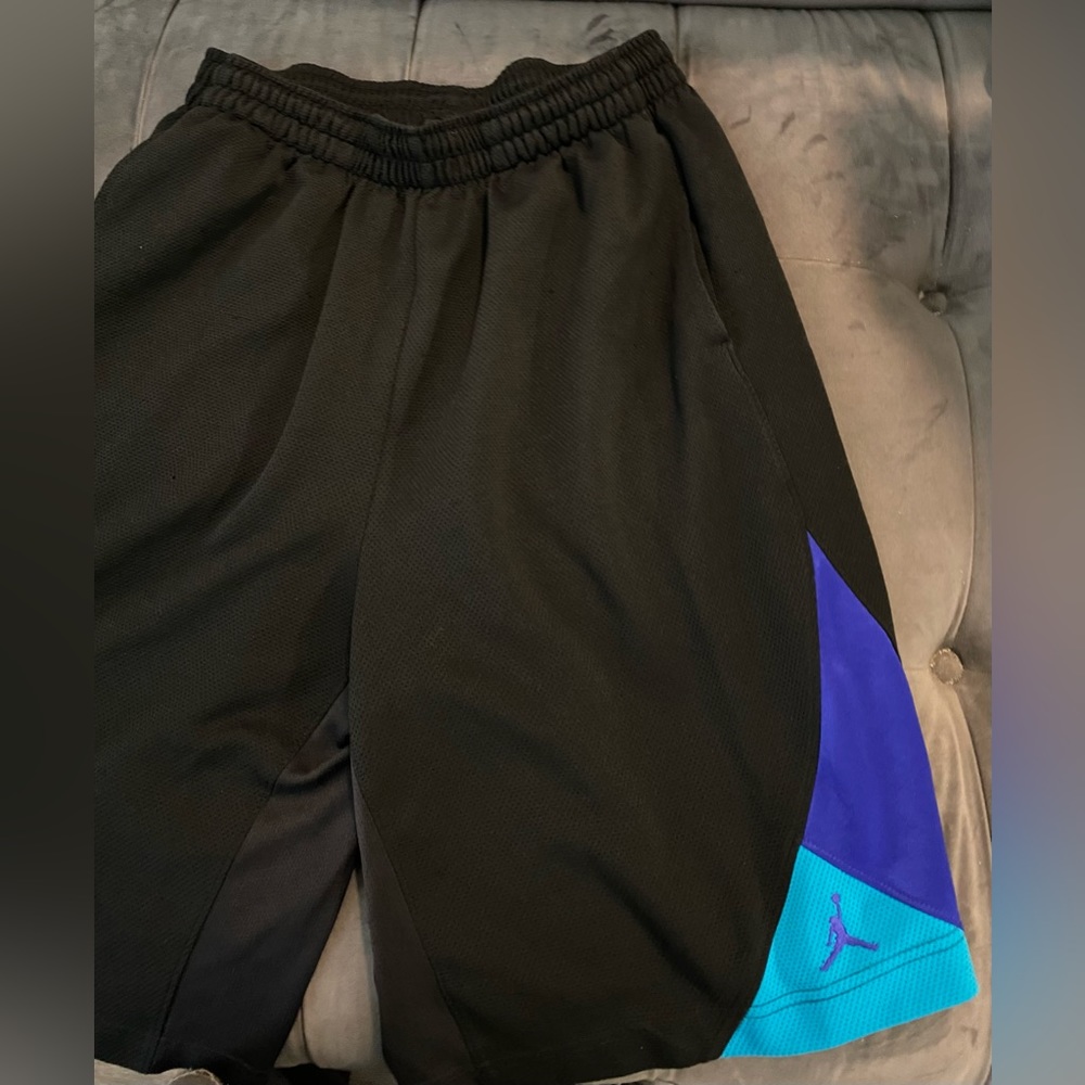 Men’s used Large black Jordan Nike shorts